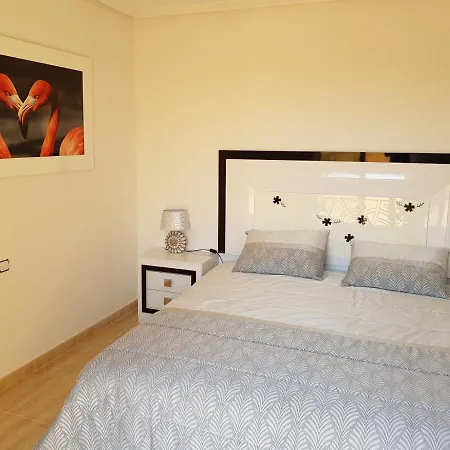 De Tres Terraza Privada Y Piscina Abierta Todo El Ano, Cabo Roig, Costa, Aq-128